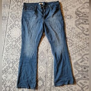 Signature Levi Strauss, Women's Mid Rise Boot Cut, Size 18M, Excellent Condition